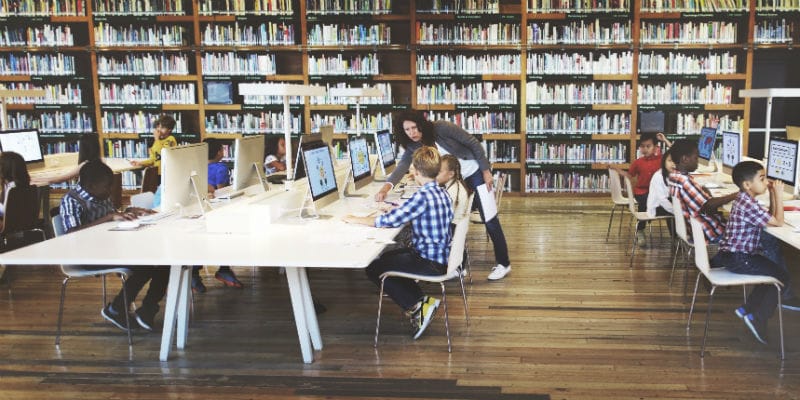 Study time in library 800 x 400